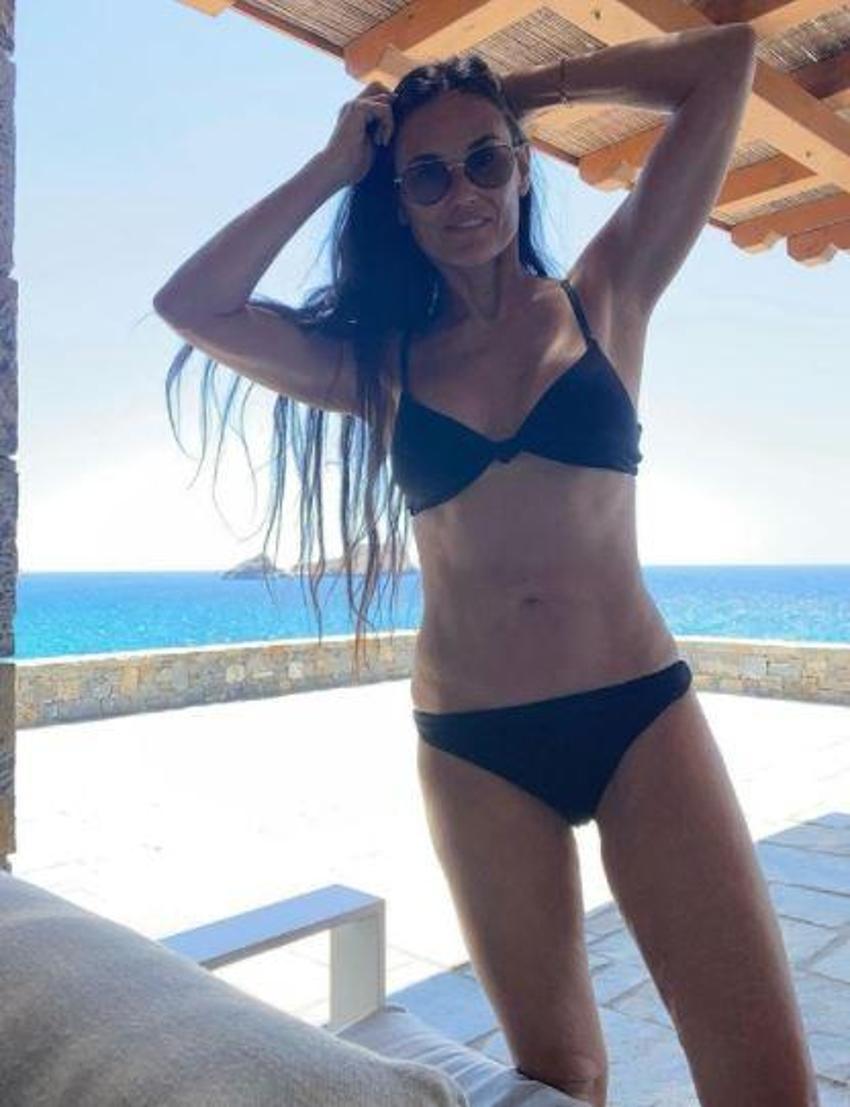 Demi Moore'dan mayolu poz! Gençlere taş çıkardı