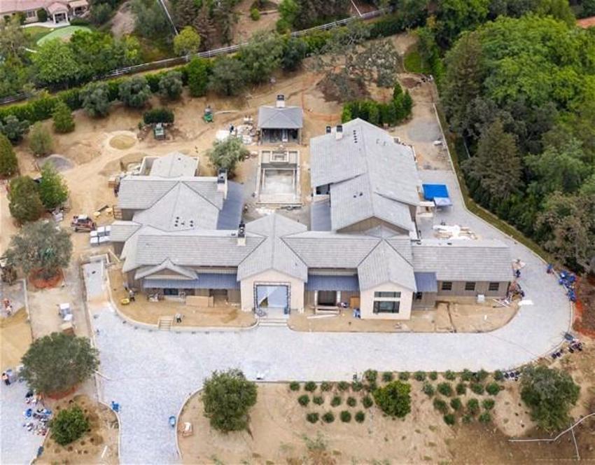 Khloe Kardashian ve Kris Jenner yan yana iki lüks malikane inşa ettiriyorlar! Evlerin değeri...