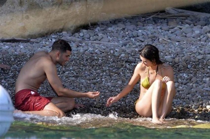 Kendall Jenner İtalya sahillerini salladı! Minik bikinisiyle...