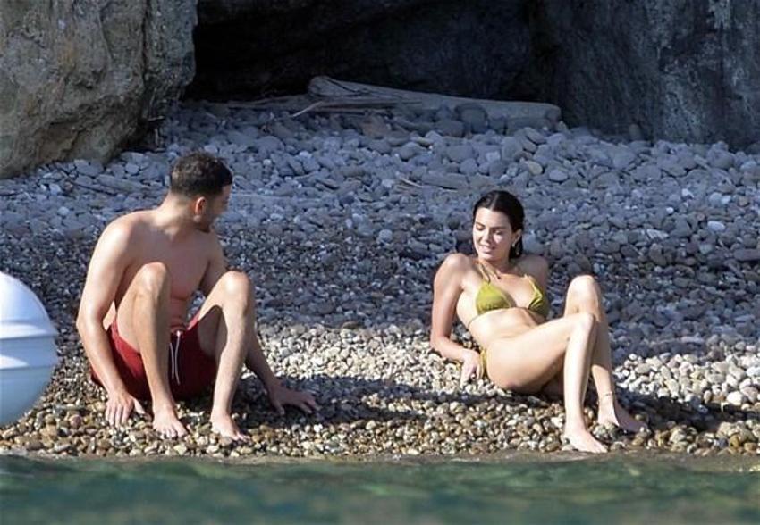 Kendall Jenner İtalya sahillerini salladı! Minik bikinisiyle...