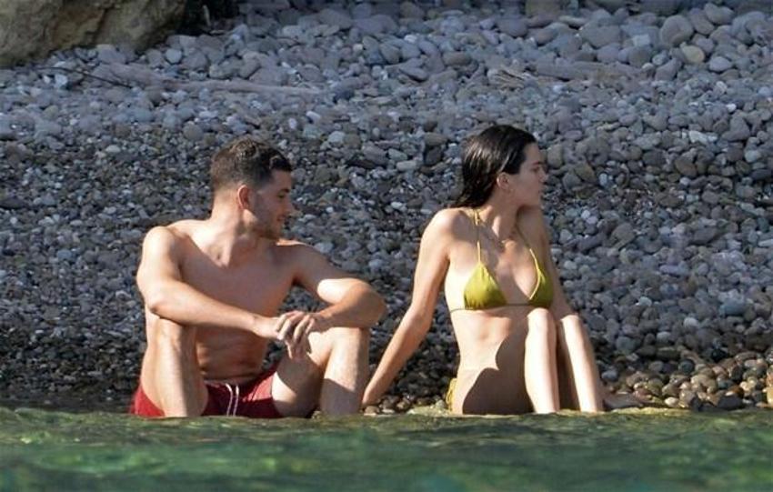 Kendall Jenner İtalya sahillerini salladı! Minik bikinisiyle...