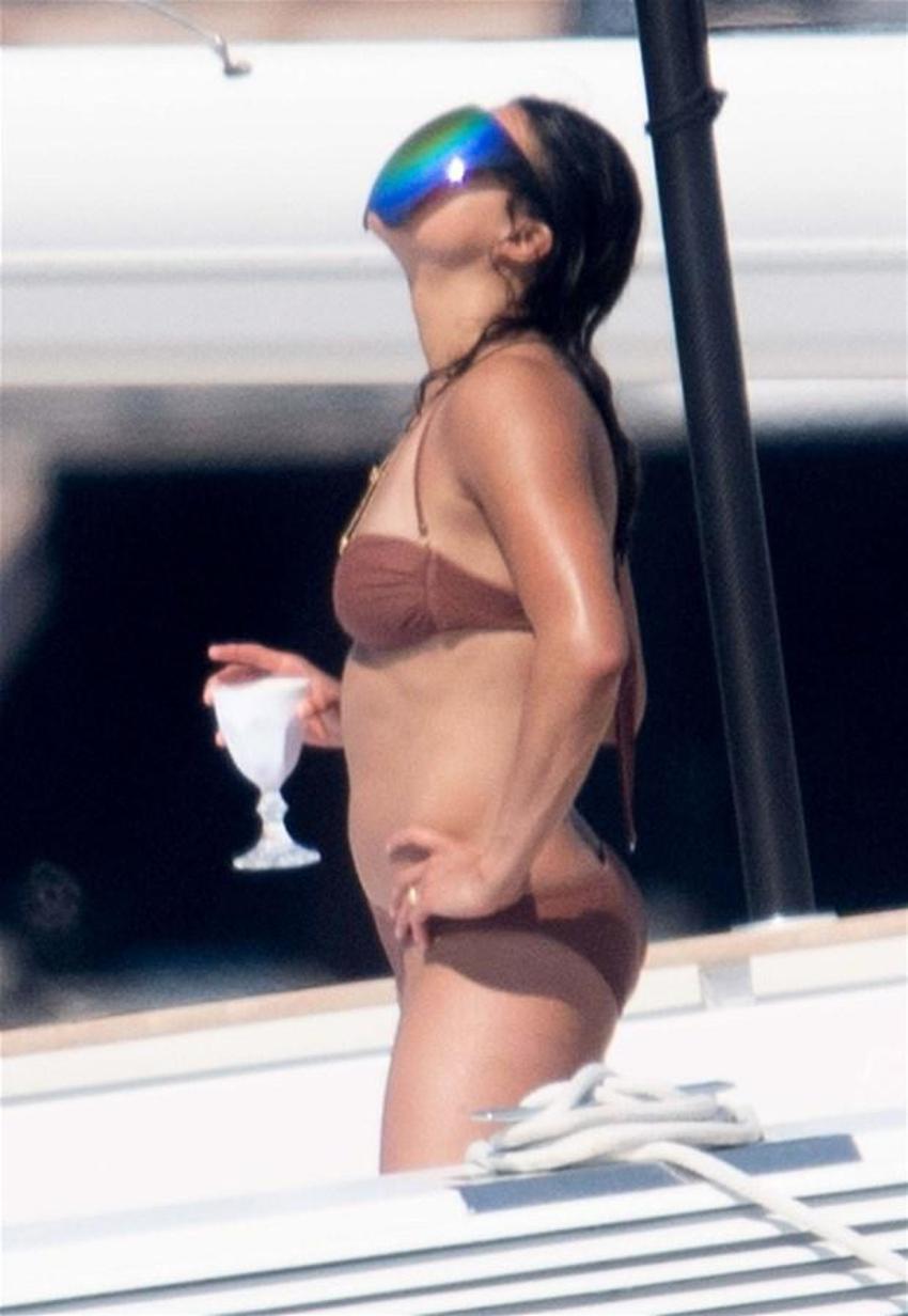 Michelle Rodriguez tatilin tadını çıkartıyor!