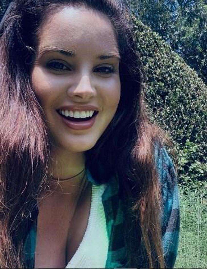 Lana Del Rey'den üstsüz paylaşım!