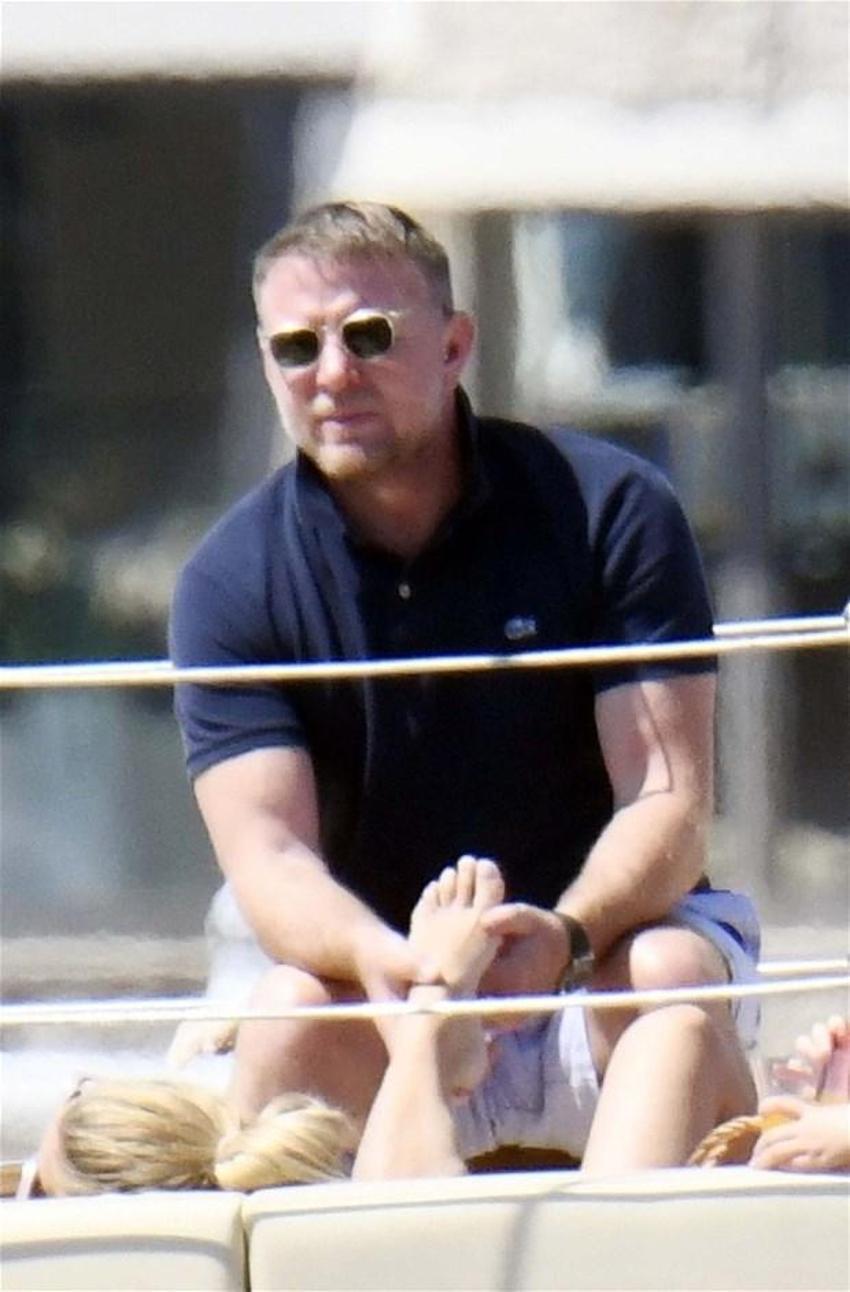 Guy Ritchie ve eşi Jacqui Ainsley tekne tatilinde! 'Teknede ayak masajı'