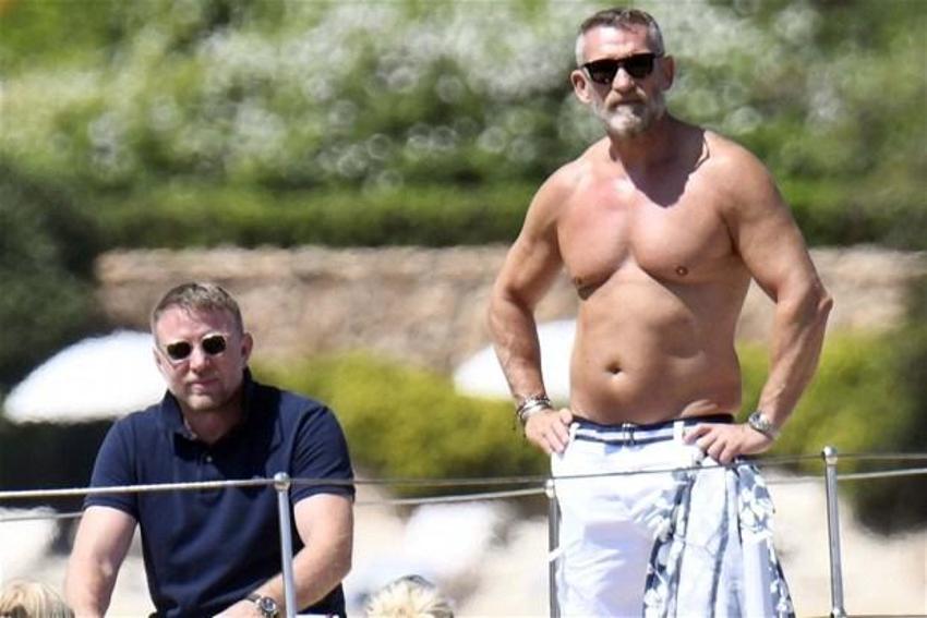 Guy Ritchie ve eşi Jacqui Ainsley tekne tatilinde! 'Teknede ayak masajı'