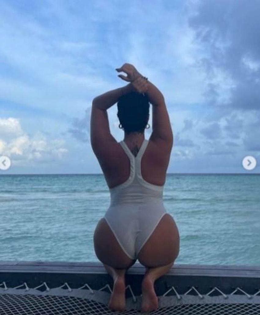 Demi Lovato beyaz mayolu pozlarıyla olay yarattı!