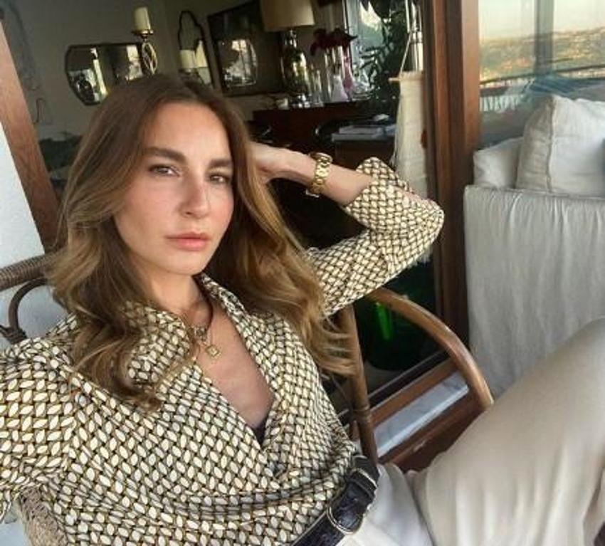 Ece Sükan tekne turunda! Fiziği ve bikinisine övgü...