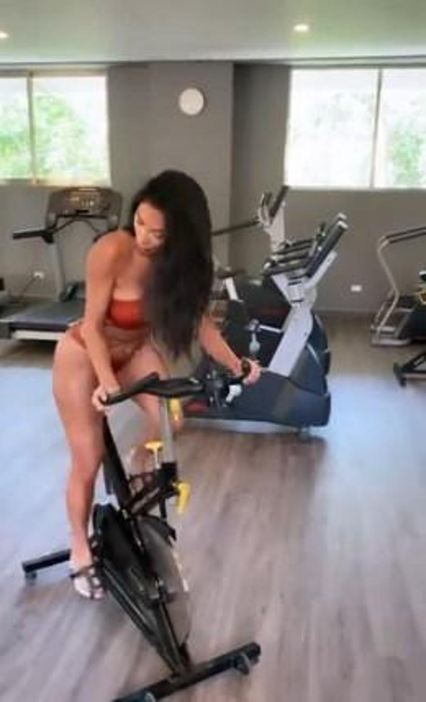 Minicik bikinisiyle spor yapan Nicole Scherzinger dikkat çekti!