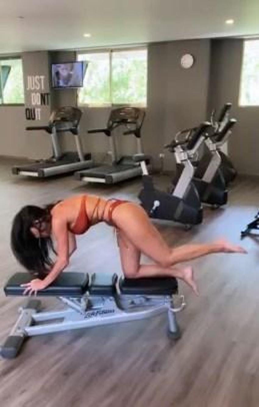 Minicik bikinisiyle spor yapan Nicole Scherzinger dikkat çekti!
