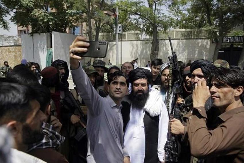 Afganistan'da dehşete düşüren son dakika gelişmesi! Taliban savaşçıları Amerikan askerleri üniformalarıyla...