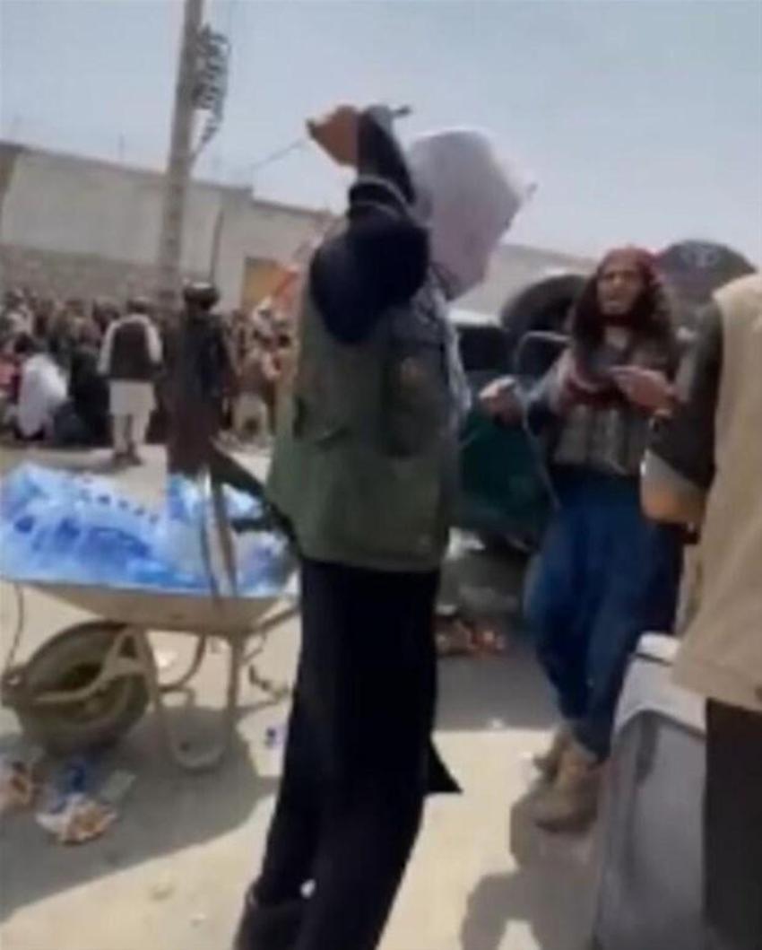 Afganistan'da dehşete düşüren son dakika gelişmesi! Taliban savaşçıları Amerikan askerleri üniformalarıyla...