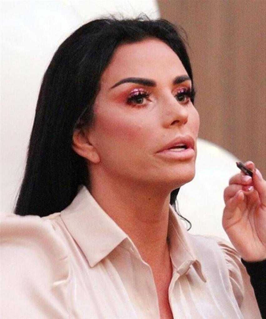 Katie Price bağımlılığını kazanca çevirdi! Ücretini veren sansürsüz izleyecek