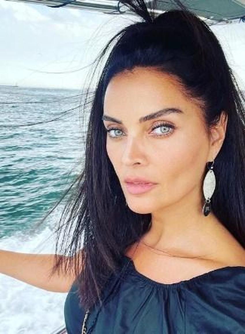 Yılan Hikâyesi'nin Başak'ı Betül Şahin tatil pozlarıyla yıllara meydan okudu!