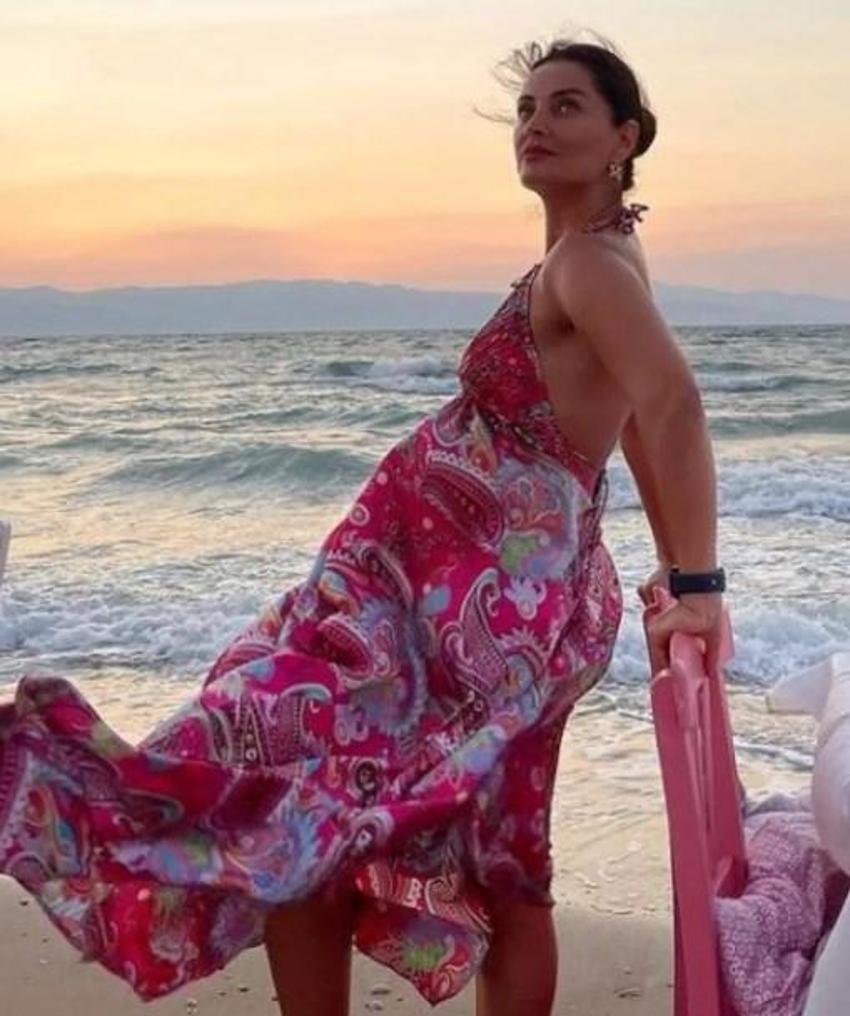 Yılan Hikâyesi'nin Başak'ı Betül Şahin tatil pozlarıyla yıllara meydan okudu!