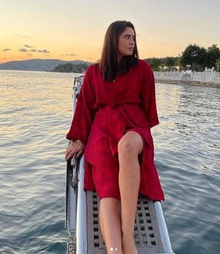 Survivor Ayşe tatil pozlarıyla Instagram'ı salladı! Yasin Obuz sessiz kalmadı...