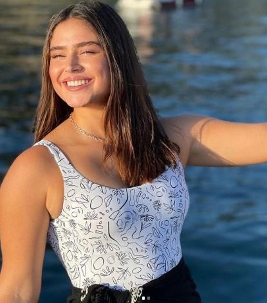 Survivor Ayşe tatil pozlarıyla Instagram'ı salladı! Yasin Obuz sessiz kalmadı...