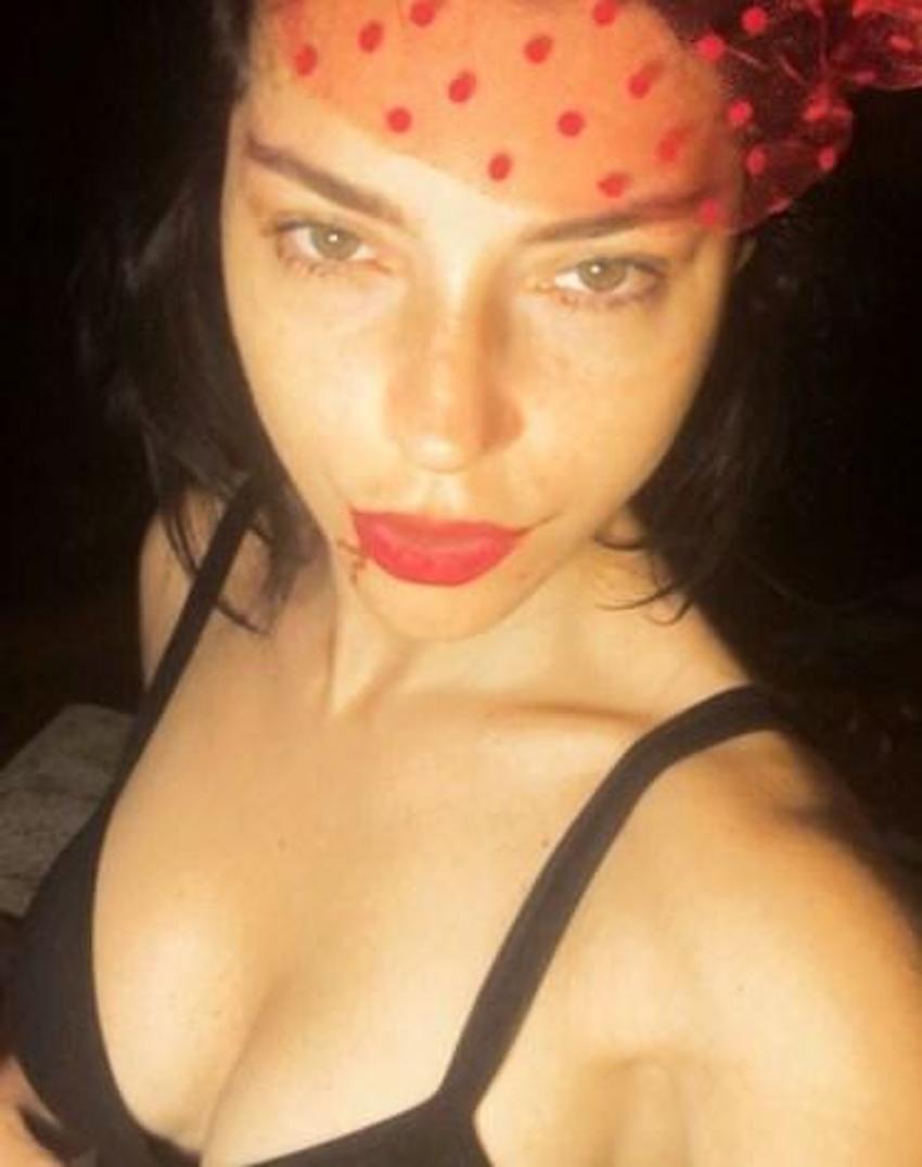 Merve Boluğur'dan iddialı pozlar! 'Gecelere'