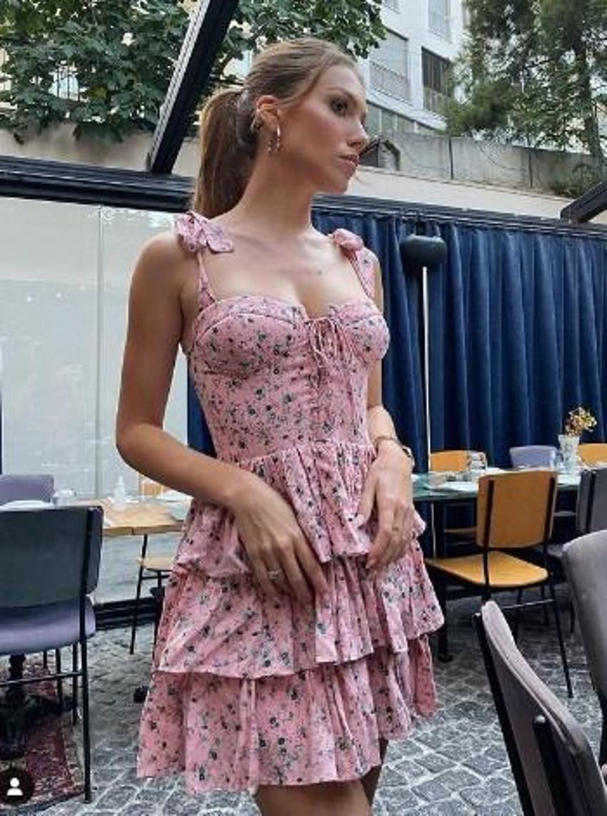 Duygu Özaslan'ın bikinili pozu olay oldu! 'Yaktın geçtin'