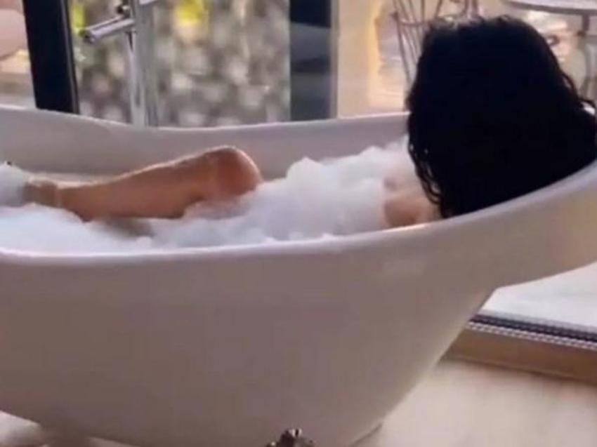 Naz Mila havuza girdiği anları paylaştı,yer yerinden oynadı!