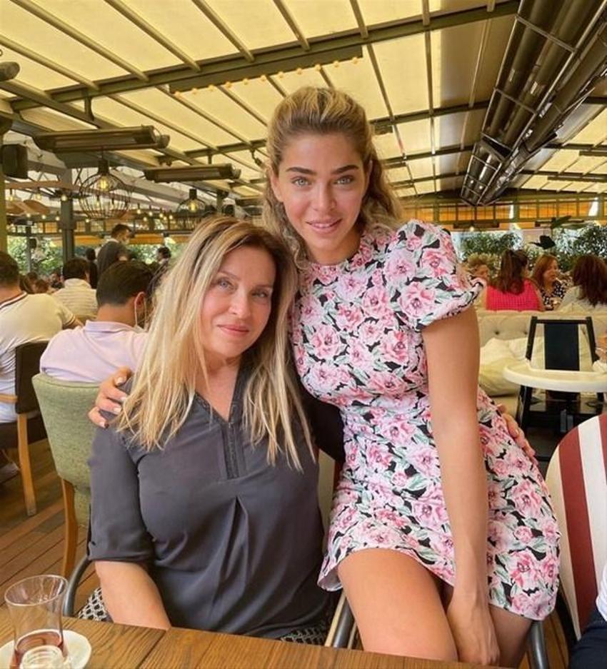 Ünlüler ve anneleri