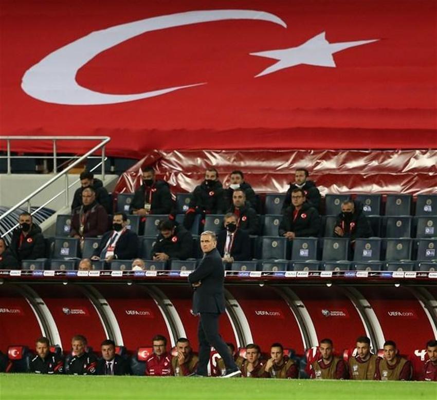 Nihat Kahveci Türkiye - Norveç maçından sonra Kuntz'u bıraktı 4 futbolcuyu bombaladı! 'Bunlar Avrupa'da uçuyor buraya gelince...'
