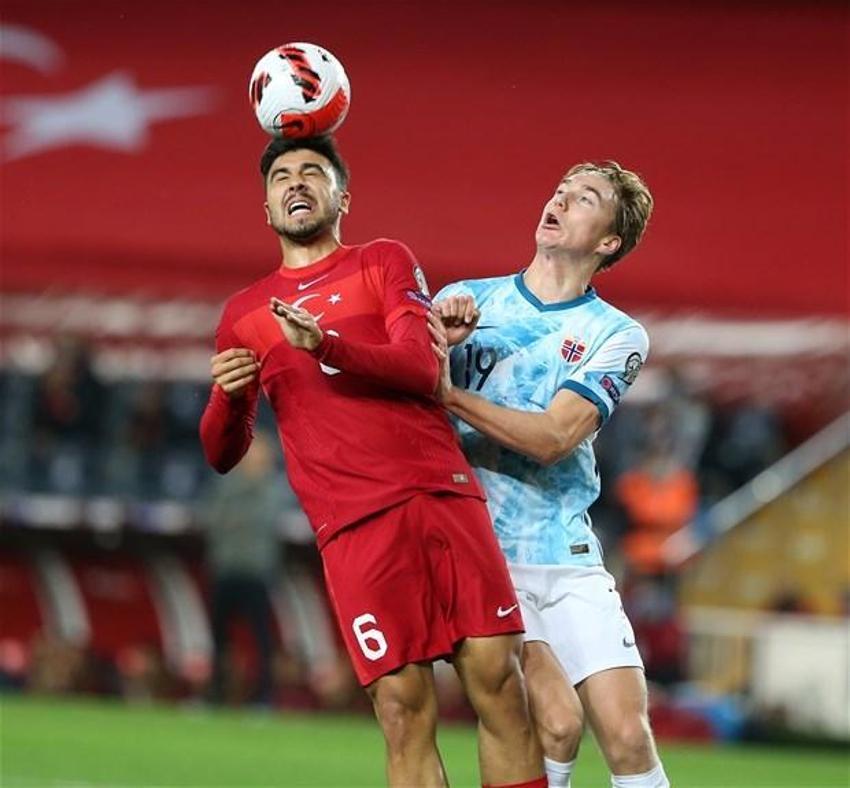 Nihat Kahveci Türkiye - Norveç maçından sonra Kuntz'u bıraktı 4 futbolcuyu bombaladı! 'Bunlar Avrupa'da uçuyor buraya gelince...'