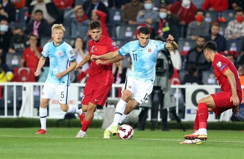 Nihat Kahveci Türkiye - Norveç maçından sonra Kuntz'u bıraktı 4 futbolcuyu bombaladı! 'Bunlar Avrupa'da uçuyor buraya gelince...'