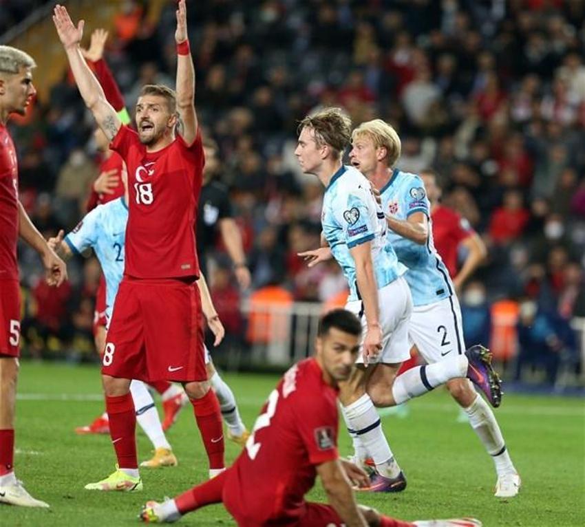 Nihat Kahveci Türkiye - Norveç maçından sonra Kuntz'u bıraktı 4 futbolcuyu bombaladı! 'Bunlar Avrupa'da uçuyor buraya gelince...'