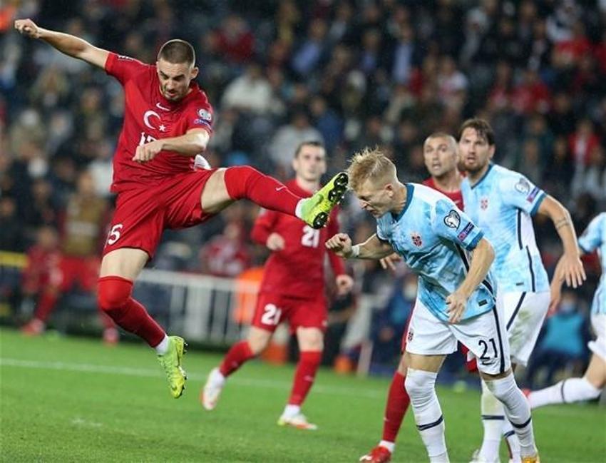 Nihat Kahveci Türkiye - Norveç maçından sonra Kuntz'u bıraktı 4 futbolcuyu bombaladı! 'Bunlar Avrupa'da uçuyor buraya gelince...'
