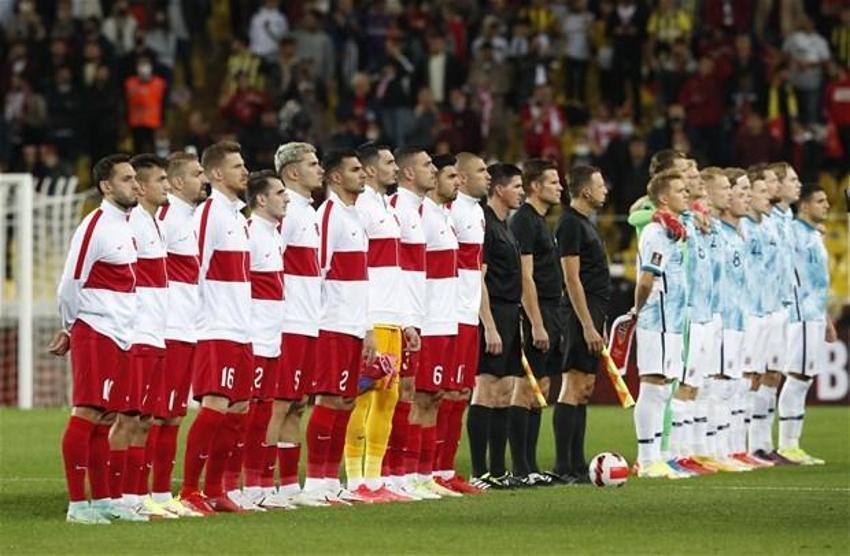 Türkiye-Norveç maçına damga vuran an! Stefan Kuntz sahaya indi, ilk kez forma giydiler... Burak Yılmaz ve Caner...