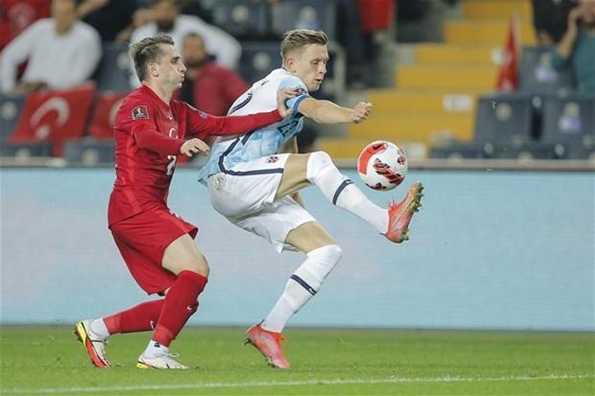 Türkiye-Norveç maçına damga vuran an! Stefan Kuntz sahaya indi, ilk kez forma giydiler... Burak Yılmaz ve Caner...
