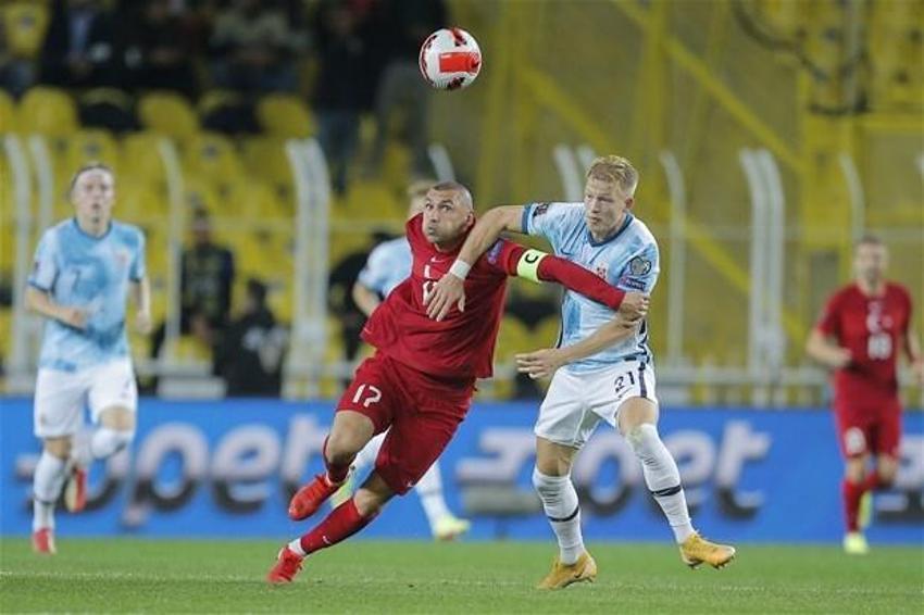 Türkiye-Norveç maçına damga vuran an! Stefan Kuntz sahaya indi, ilk kez forma giydiler... Burak Yılmaz ve Caner...