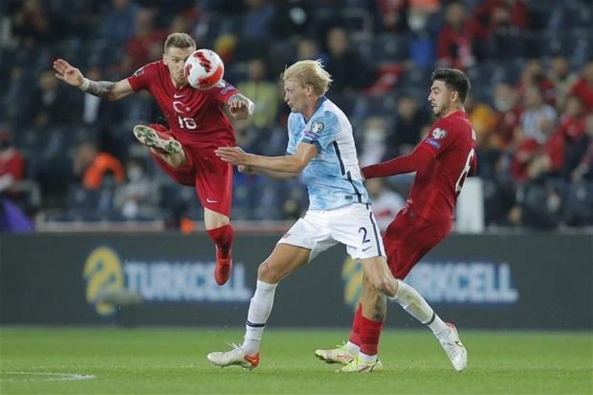 Türkiye-Norveç maçına damga vuran an! Stefan Kuntz sahaya indi, ilk kez forma giydiler... Burak Yılmaz ve Caner...