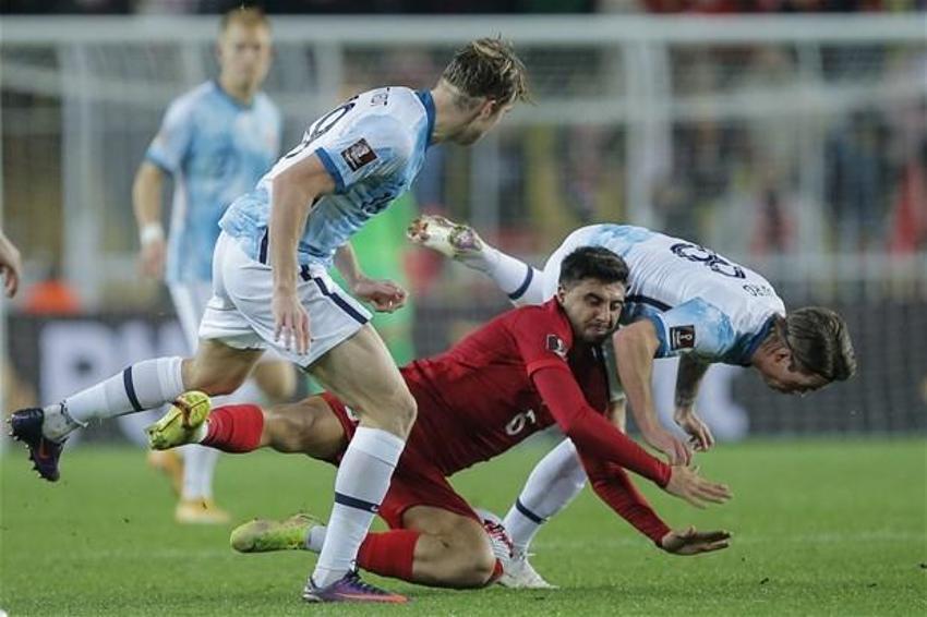 Türkiye-Norveç maçına damga vuran an! Stefan Kuntz sahaya indi, ilk kez forma giydiler... Burak Yılmaz ve Caner...