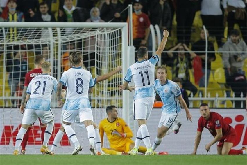 Türkiye-Norveç maçına damga vuran an! Stefan Kuntz sahaya indi, ilk kez forma giydiler... Burak Yılmaz ve Caner...