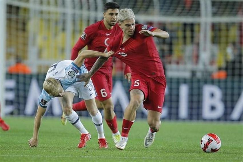 Türkiye-Norveç maçına damga vuran an! Stefan Kuntz sahaya indi, ilk kez forma giydiler... Burak Yılmaz ve Caner...