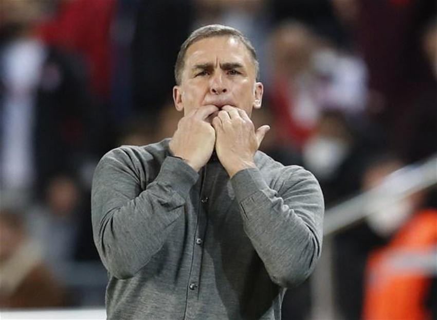 Türkiye-Norveç maçına damga vuran an! Stefan Kuntz sahaya indi, ilk kez forma giydiler... Burak Yılmaz ve Caner...