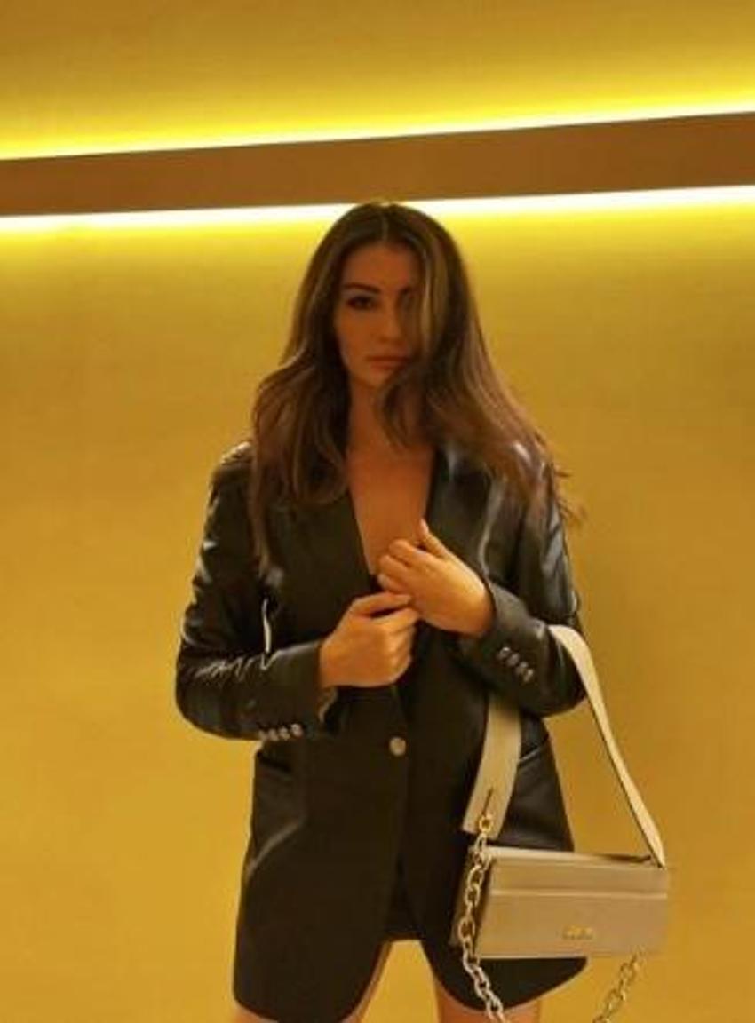 Burcu Özberk'in doğal hali sosyal medyayı ikiye böldü!