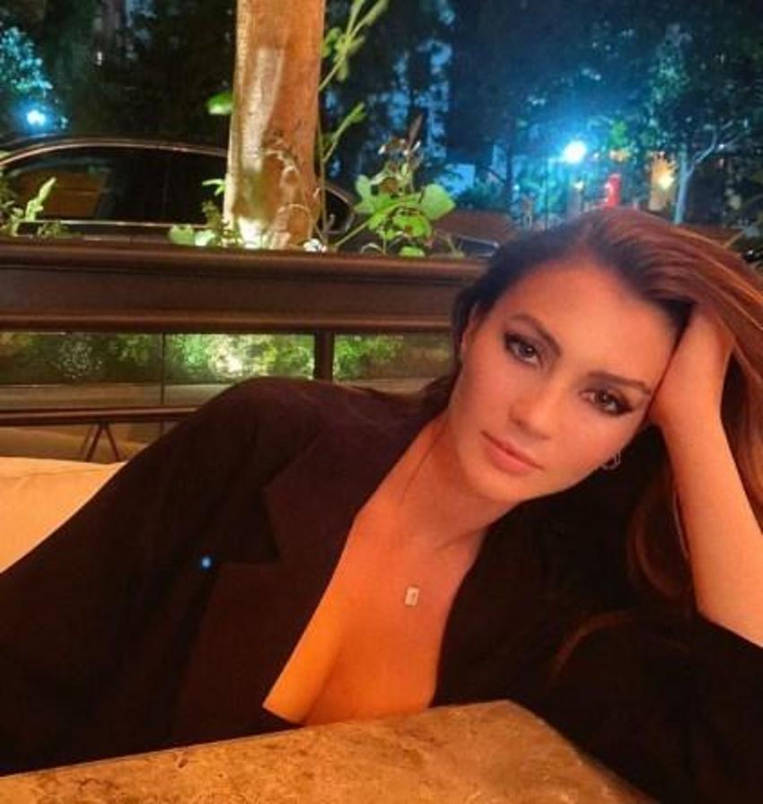 Burcu Özberk'in doğal hali sosyal medyayı ikiye böldü!