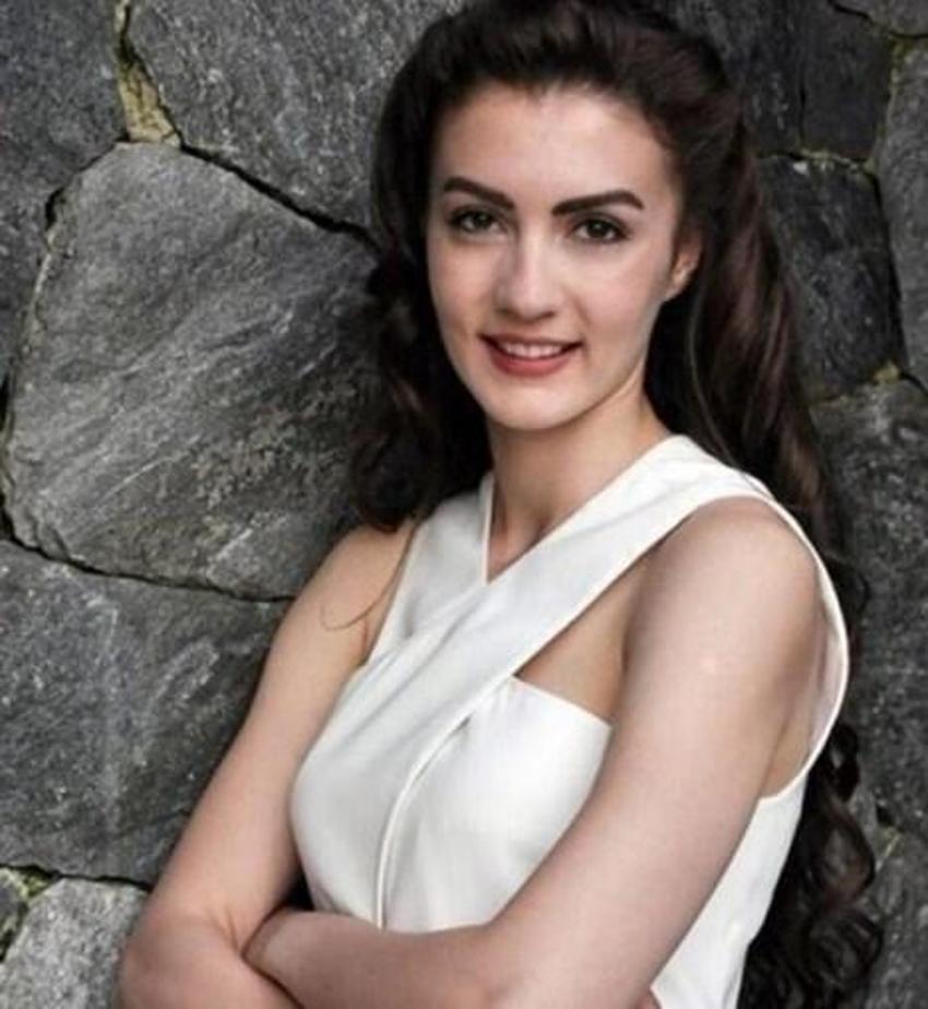 Burcu Özberk'in doğal hali sosyal medyayı ikiye böldü!