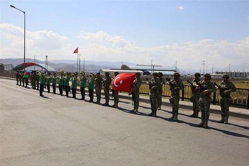 İran Azerbaycan'ı bin füzeyle vurmakla tehdit etti Türkiye'den muhteşem cevap geldi! Türk savaş jetleri Nahçivan semalarında...