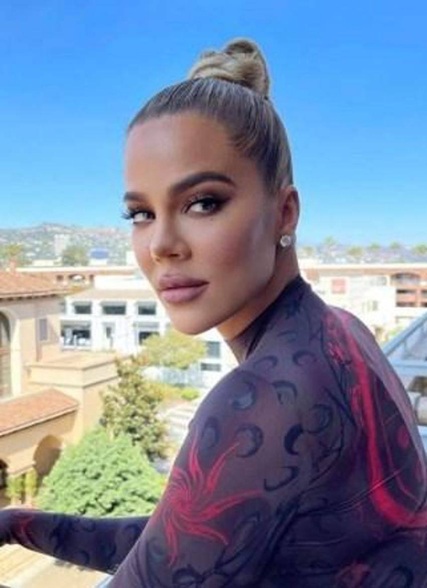 Kalça tartışmasını umursamadı! Khloe Kardashian kıvrımlarını sergiledi...