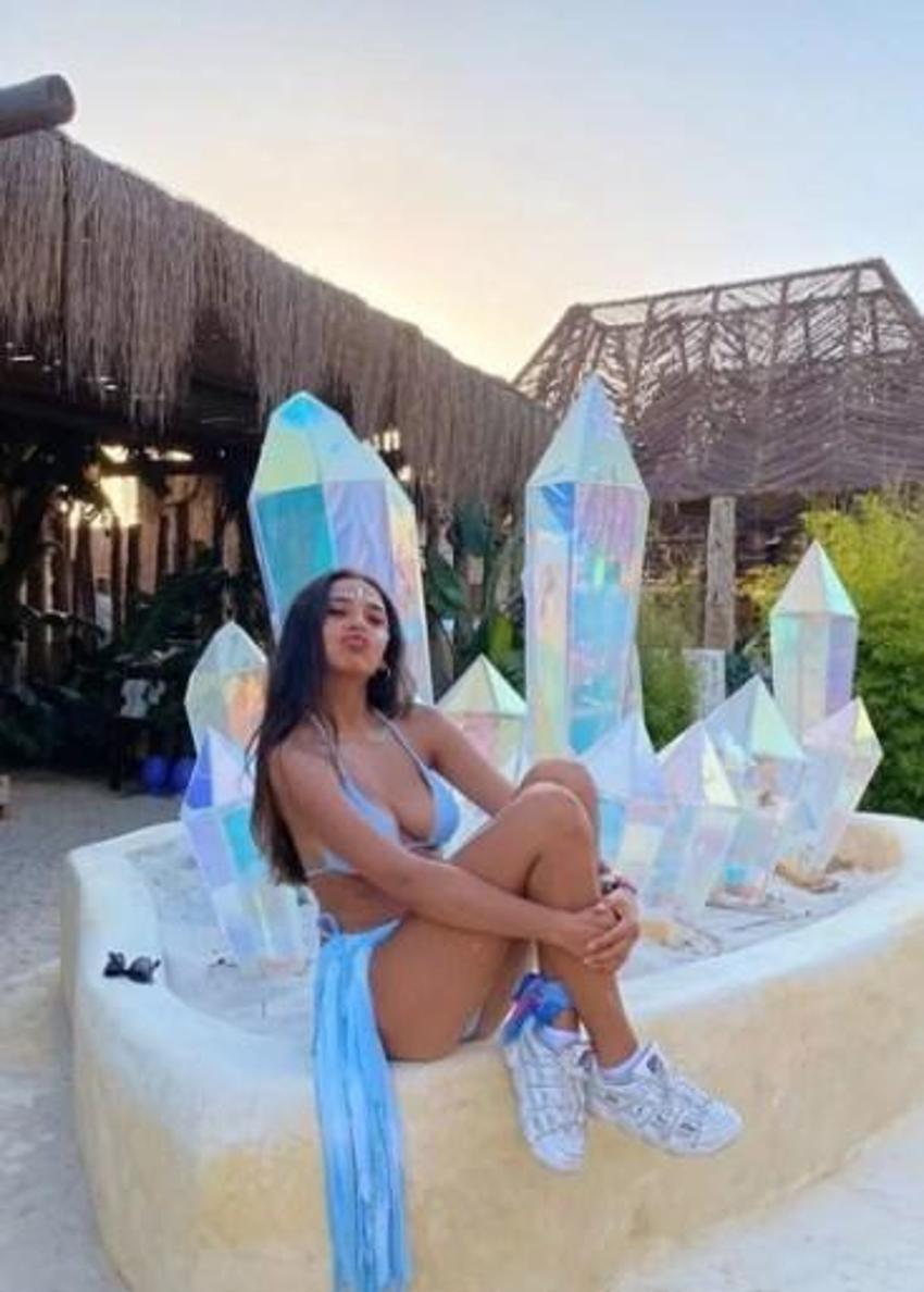 Bekaret itirafıyla olay yaratmıştı! Fenomen, bikinili pozlarıyla yakıp geçiyor...