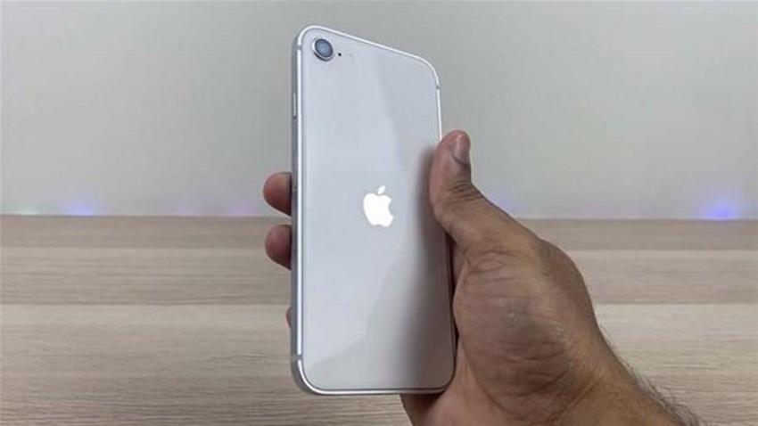 Ucuz Apple geliyor! iPhone SE 3'ün görüntüleri sızdı...