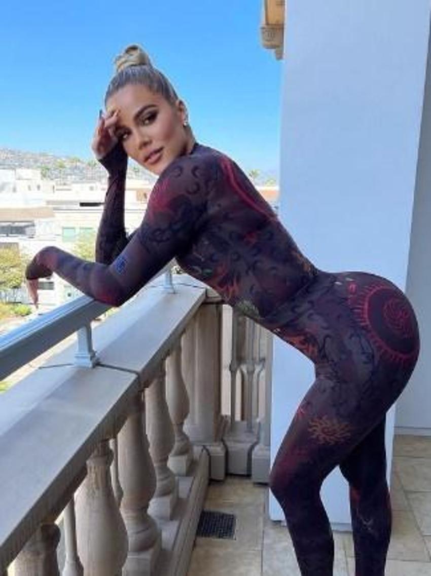 Khloe Kardashian Instagram'ı ikiye böldü! Photoshop mu gerçek mi?
