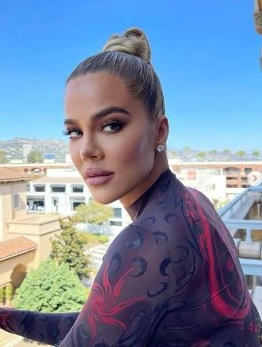 Khloe Kardashian Instagram'ı ikiye böldü! Photoshop mu gerçek mi?
