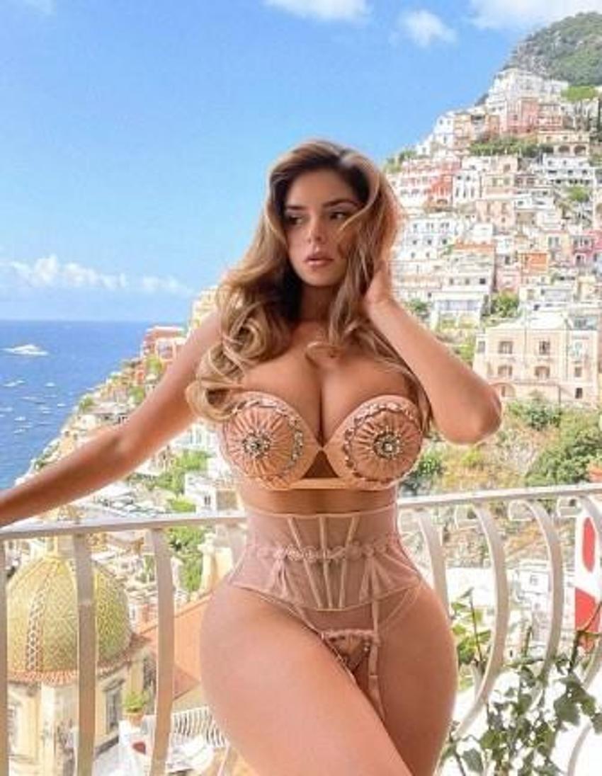 Demi Rose deniz kızı oldu! Kalçasını açıp paylaştı...