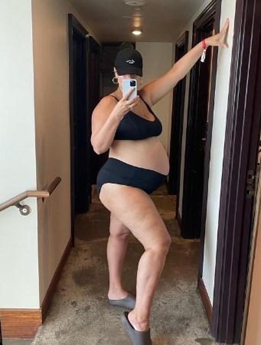Ashley Graham yatakta iç çamaşırsız poz verdi!