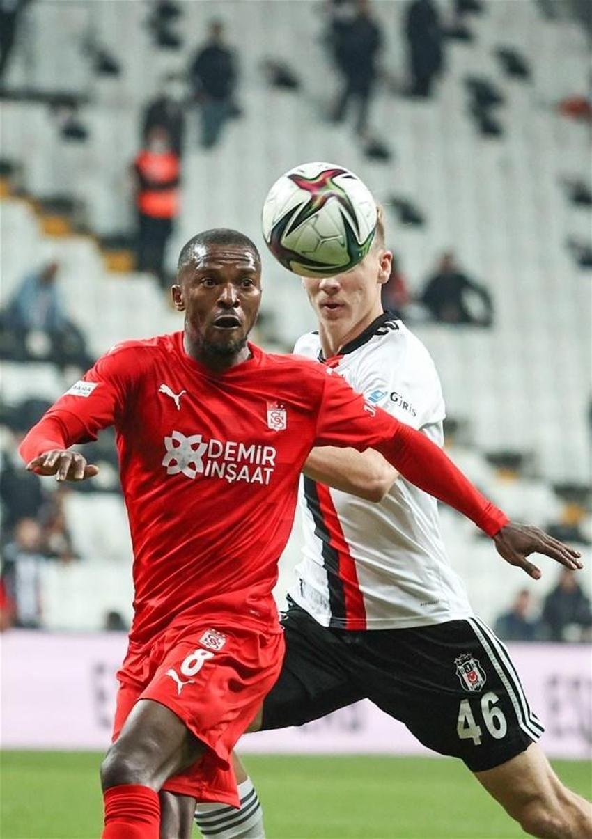 Beşiktaş-Sivasspor maçına damga vurdu! Sergen Yalçın'ın hareketi olay oldu, küfür ve...