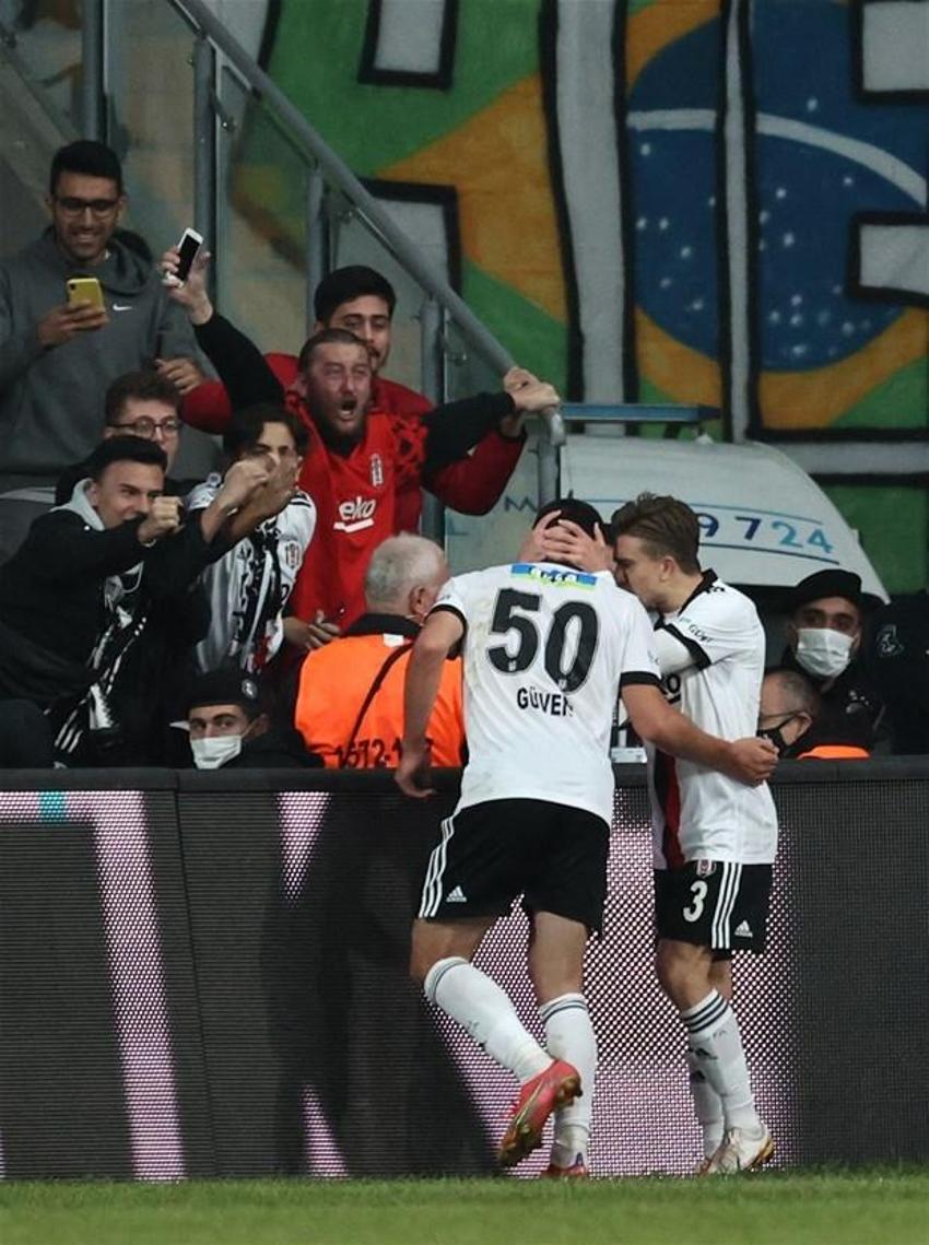 Beşiktaş-Sivasspor maçına damga vurdu! Sergen Yalçın'ın hareketi olay oldu, küfür ve...
